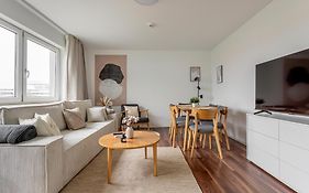 Global Living - Design Apartments I Terrace I Kitchen I Smart-TV I Parking space I München